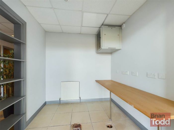 10 Redlands Crescent