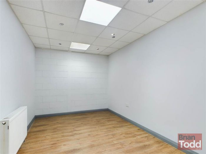 10 Redlands Crescent