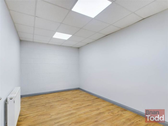 10 Redlands Crescent