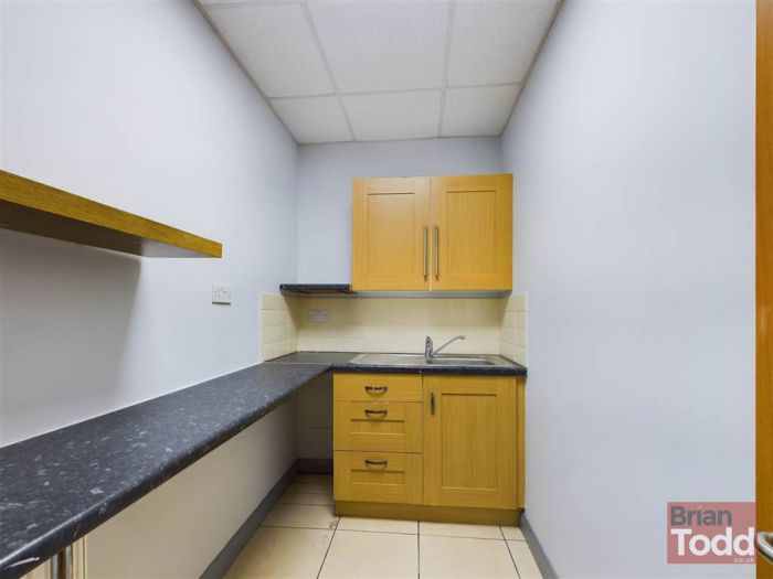 10 Redlands Crescent