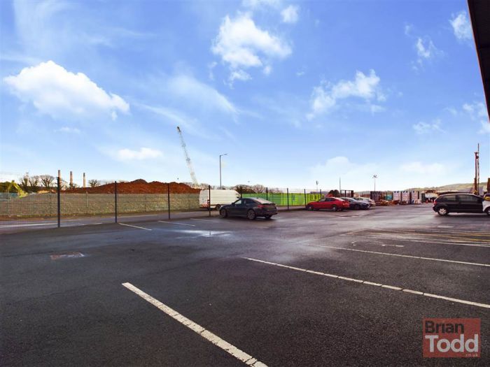 10 Redlands Crescent