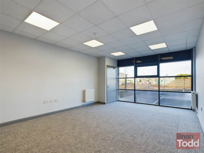 10 Redlands Crescent