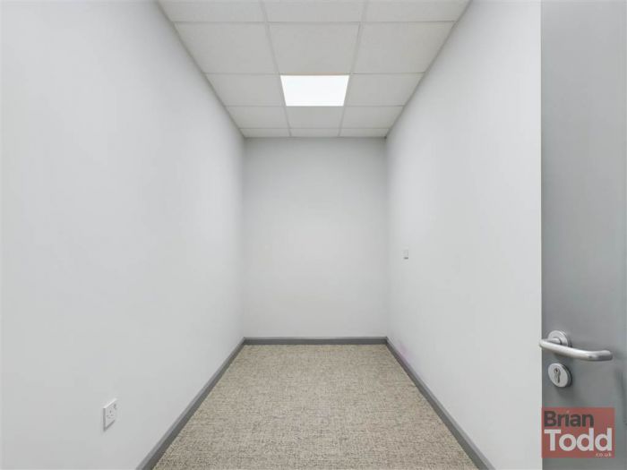 10 Redlands Crescent