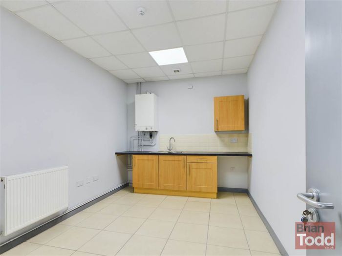 10 Redlands Crescent