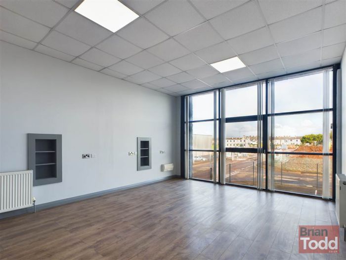 10 Redlands Crescent