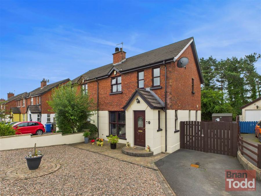 17 Molyneaux Avenue, Larne, BT40 2TU