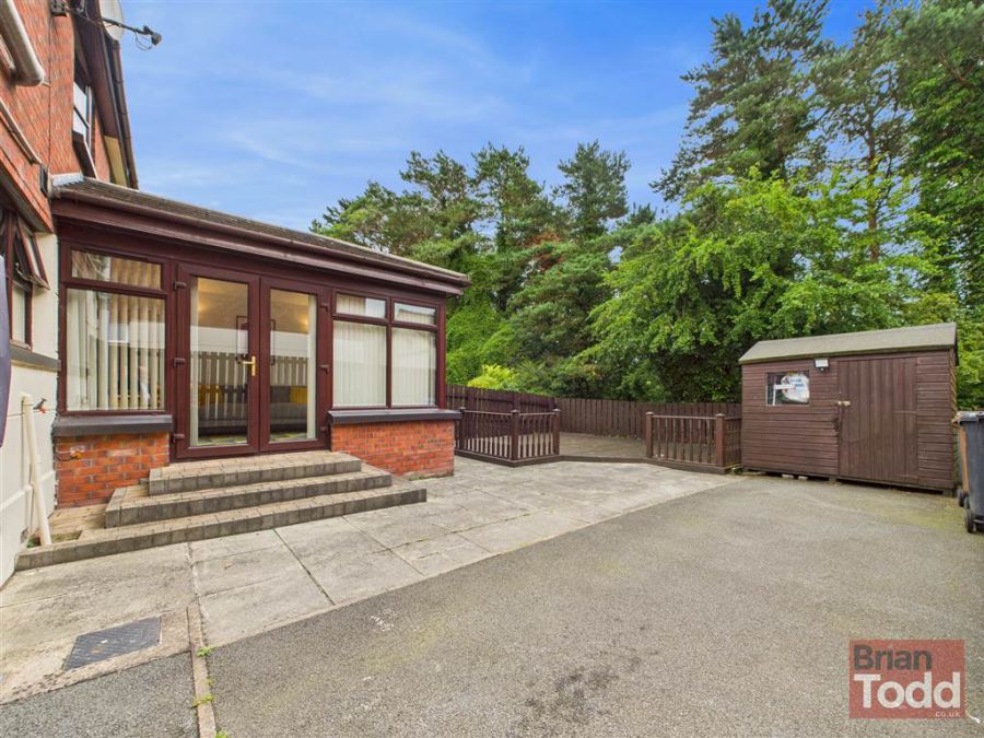 17 Molyneaux Avenue