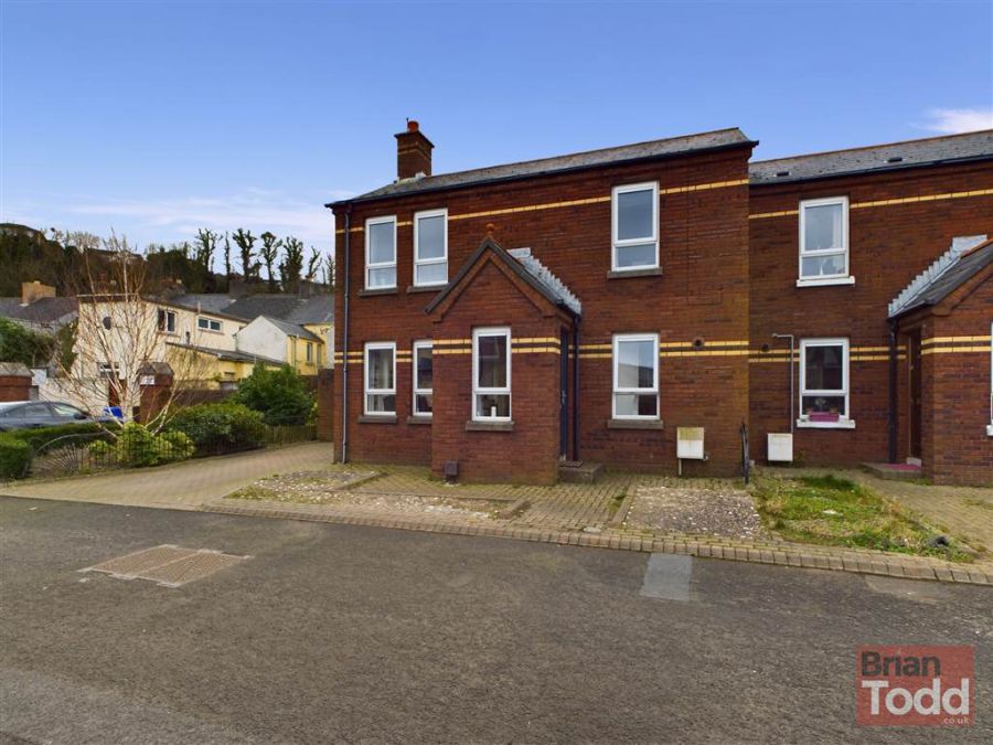 6 Drummond Court
