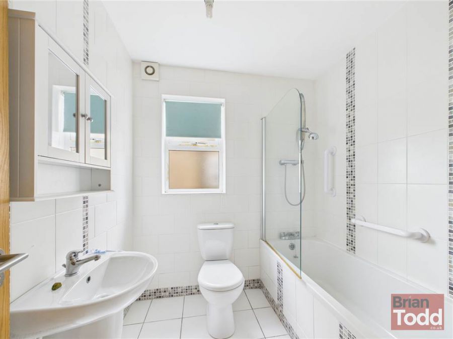 12 Mounthill Manor