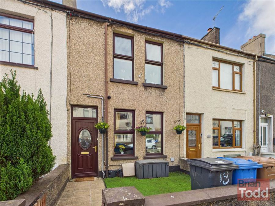 18 Albert Street, larne, BT40 1LG