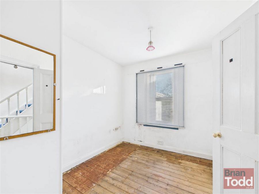 49 Upper Waterloo Road