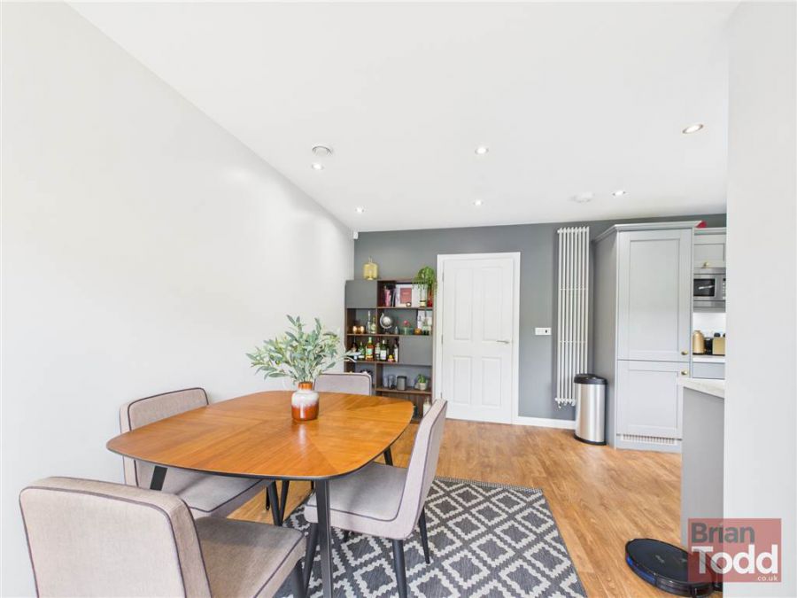 63 Blackthorn Rise