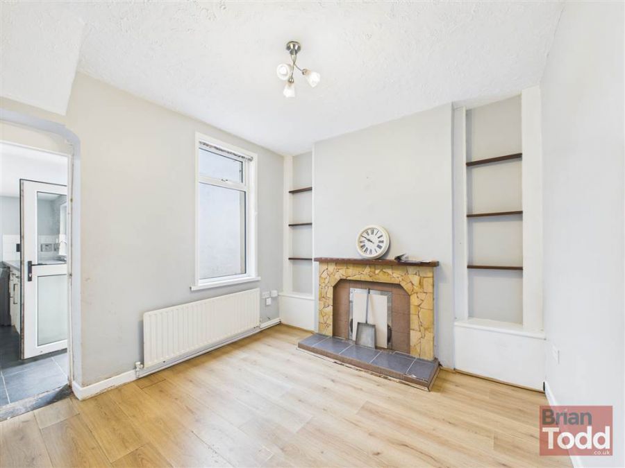 35 Kitcheners Avenue