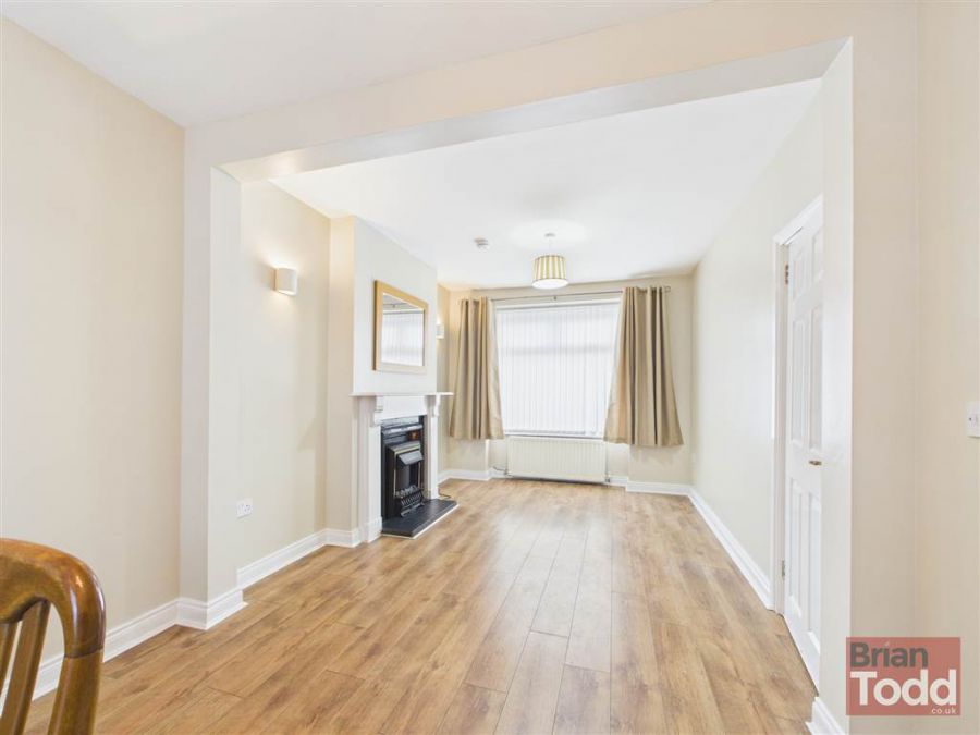 37 Kitcheners Avenue