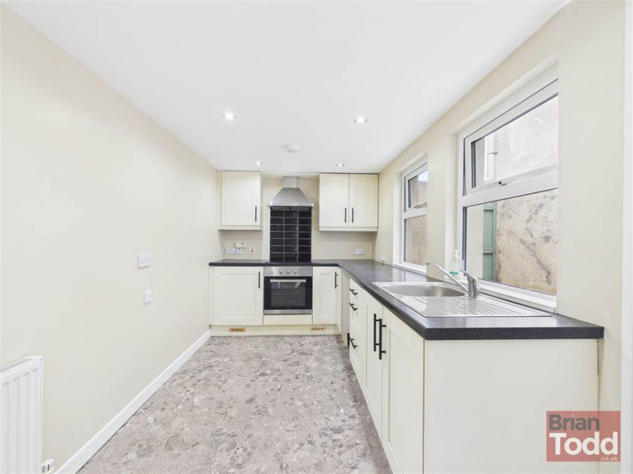 37 Kitcheners Avenue