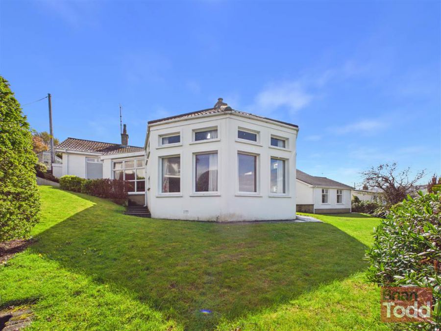 Lauriston, 8 Whin Road, Ballygally, Larne, BT40 2QJ
