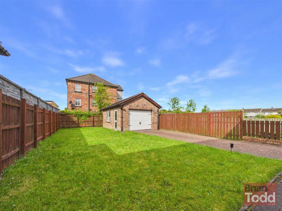 8 Lindara Park