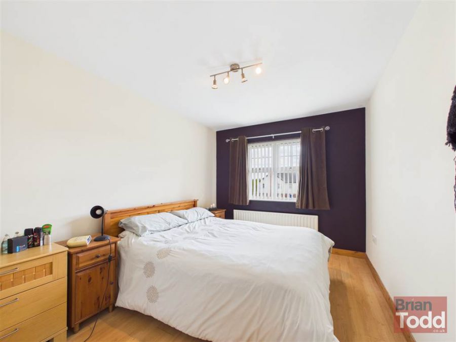 8 Lindara Park