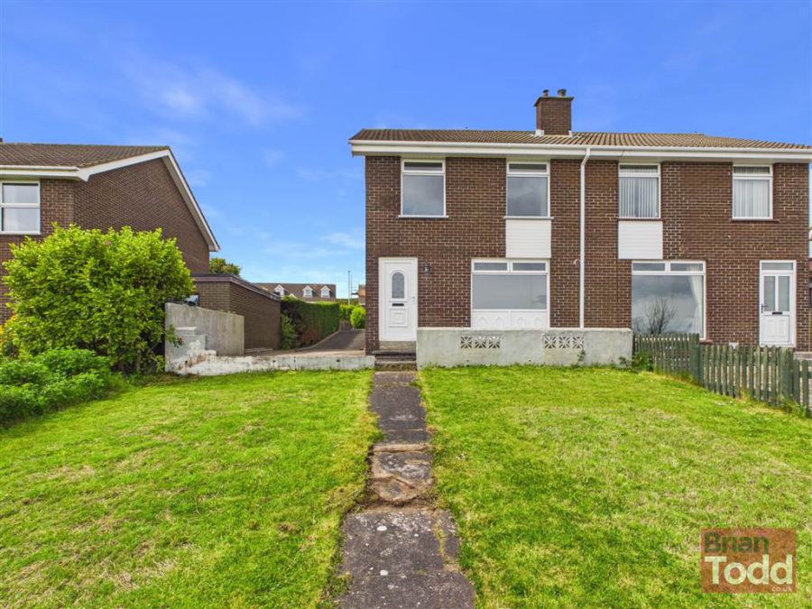 16 Cairn Grove