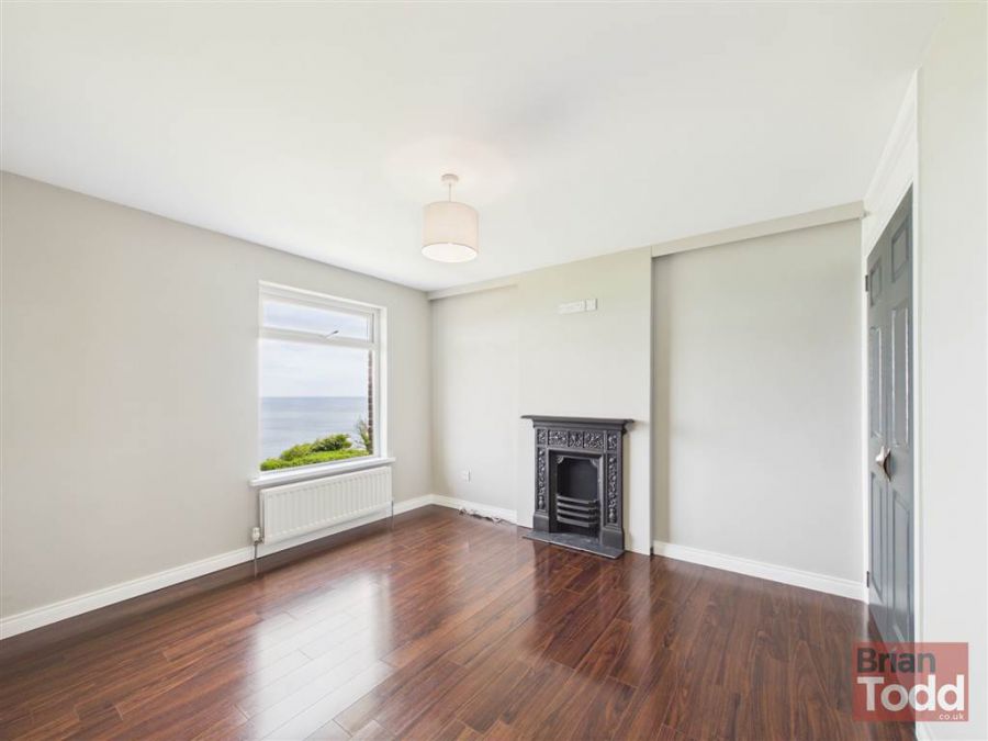 16 Cairn Grove
