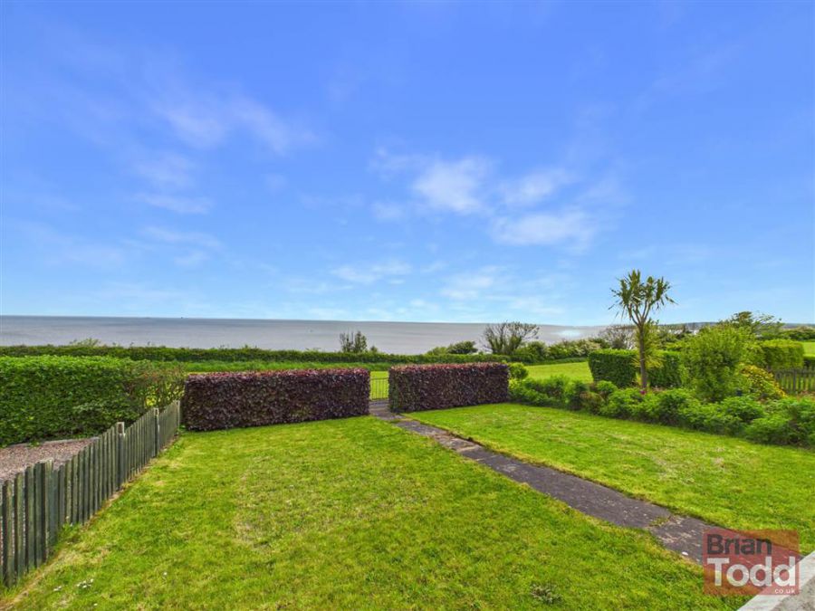 16 Cairn Grove