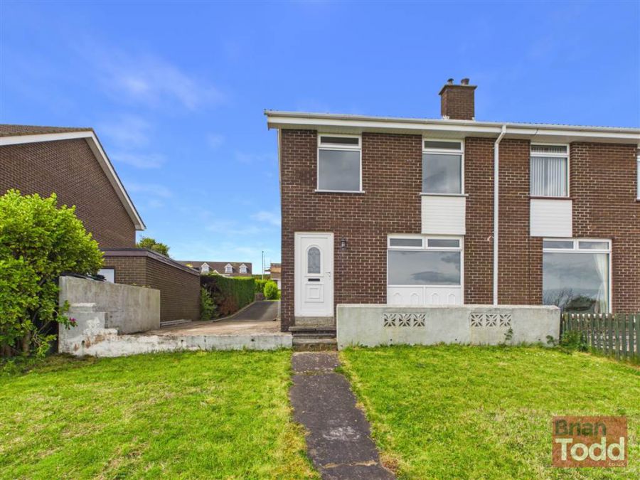 16 Cairn Grove