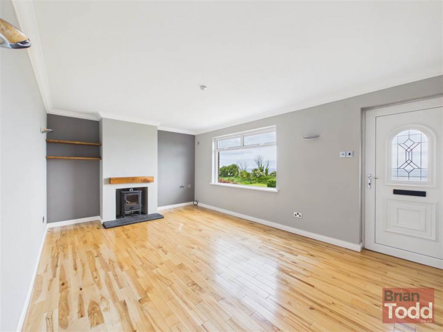 16 Cairn Grove