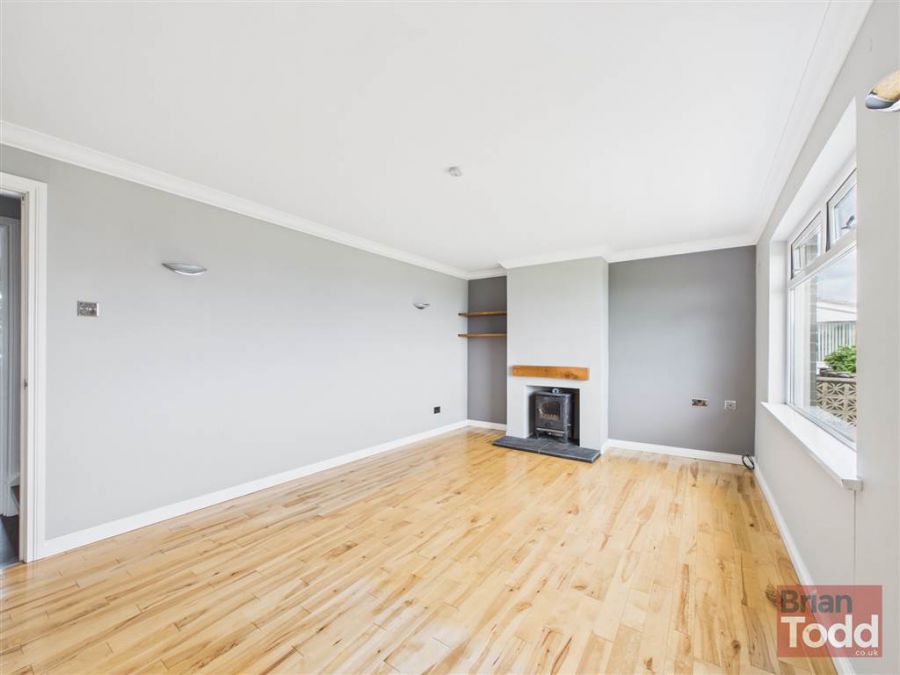 16 Cairn Grove