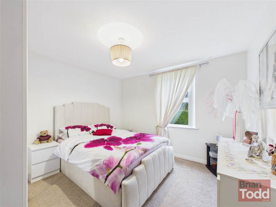 32 Corran Mews