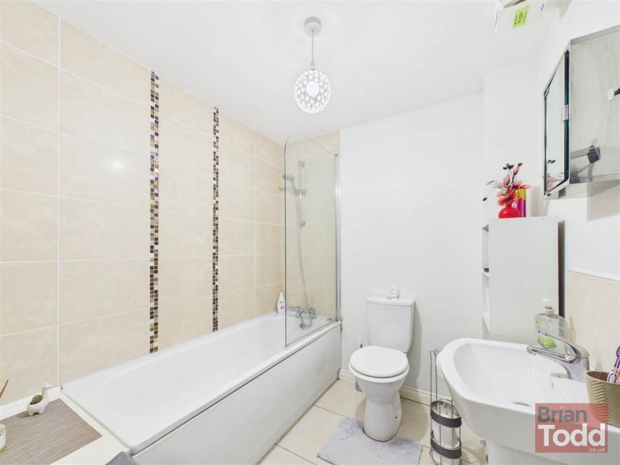 32 Corran Mews