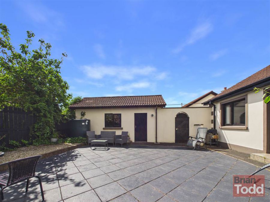 81 Croft Manor