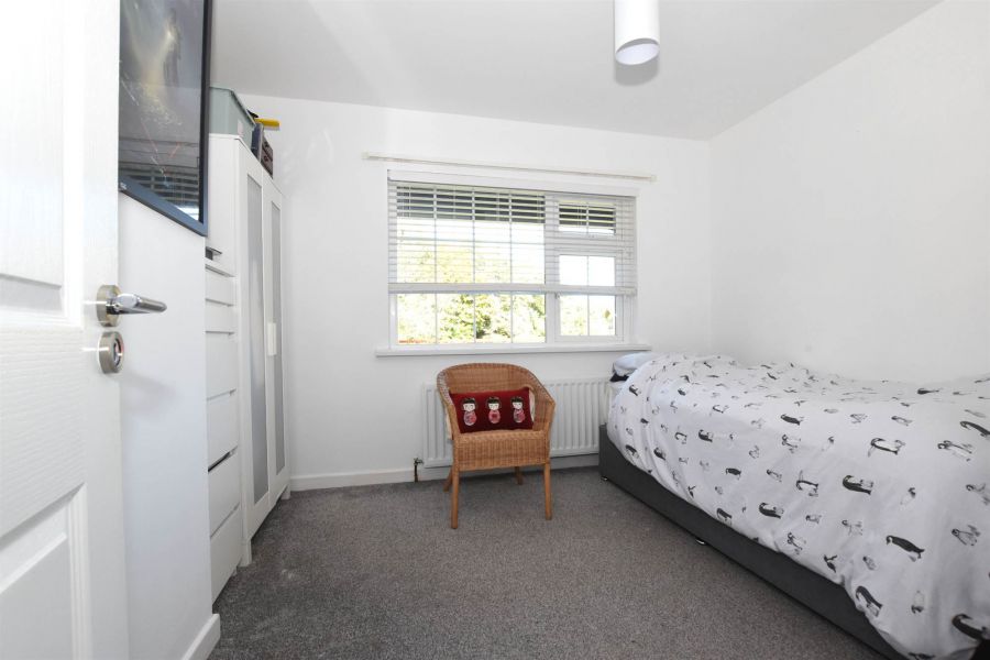 24 Tullynagee Road