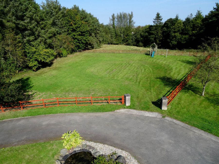 24 Tullynagee Road