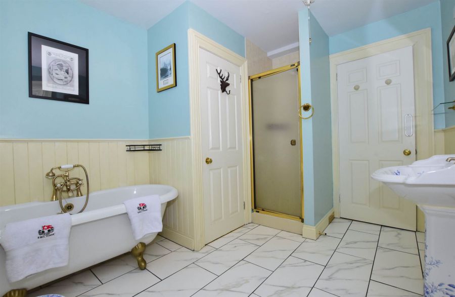 "TITANIC SUITE", 3 Ardara House