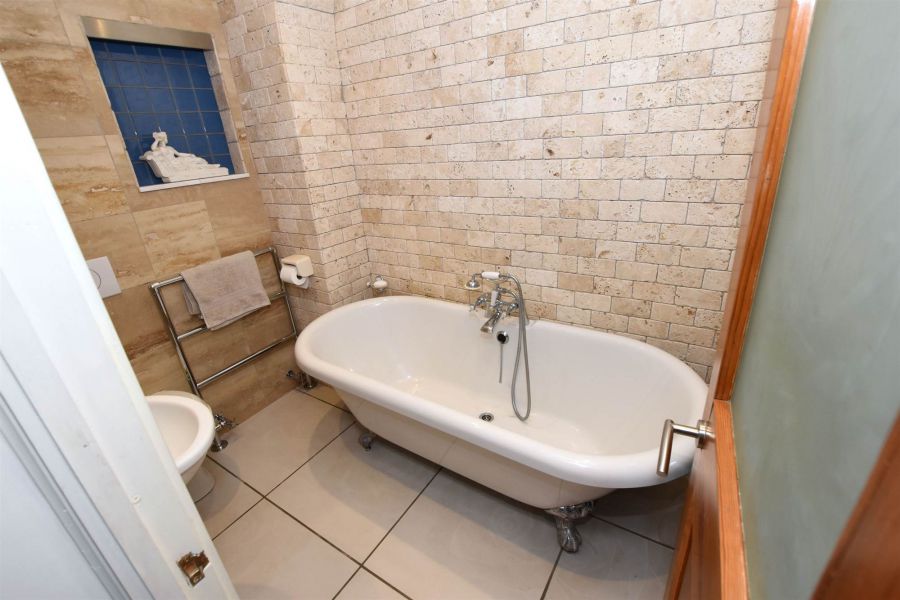 DIAMOND TERRACE, 8b Victoria Avenue