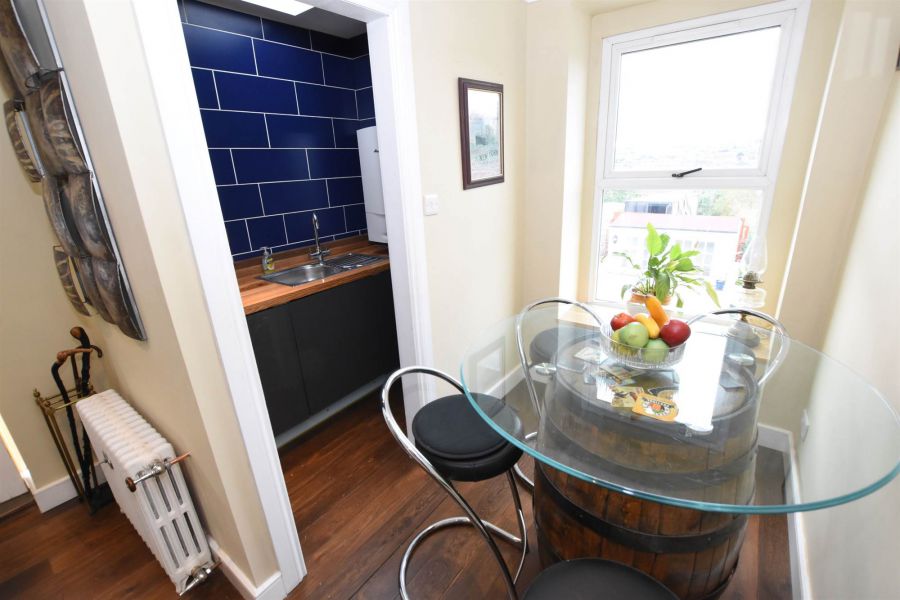 DIAMOND TERRACE, 8b Victoria Avenue