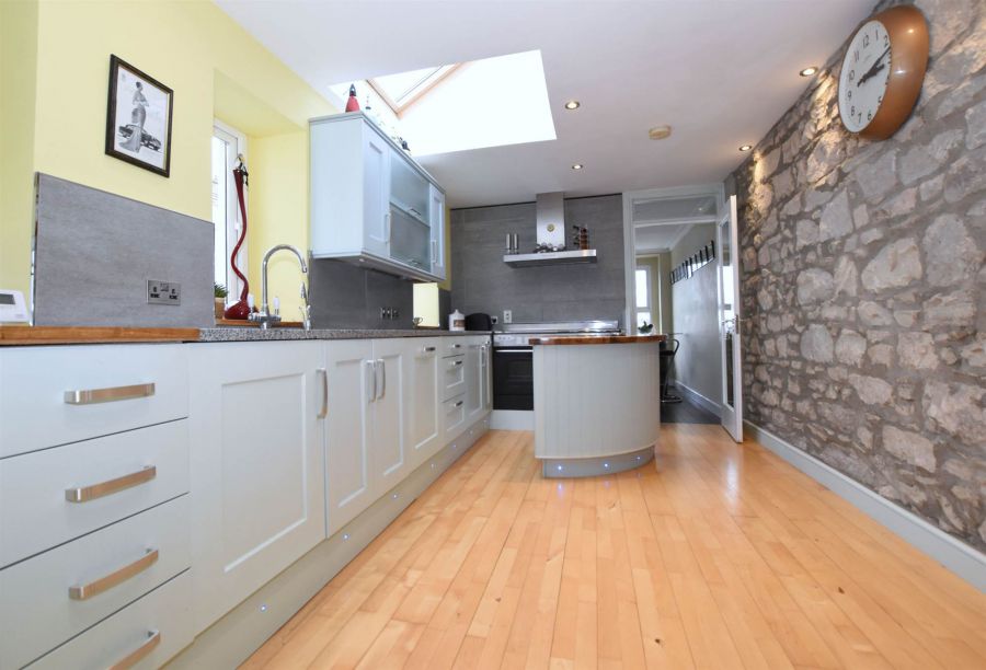 DIAMOND TERRACE, 8b Victoria Avenue