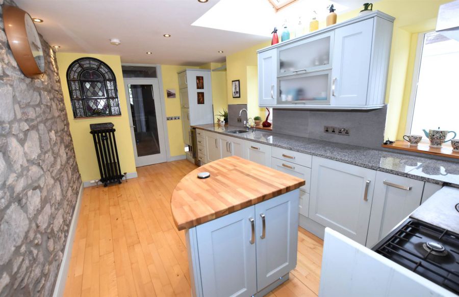 DIAMOND TERRACE, 8b Victoria Avenue