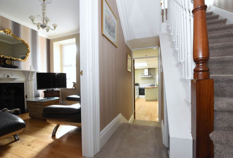 DIAMOND TERRACE, 8b Victoria Avenue