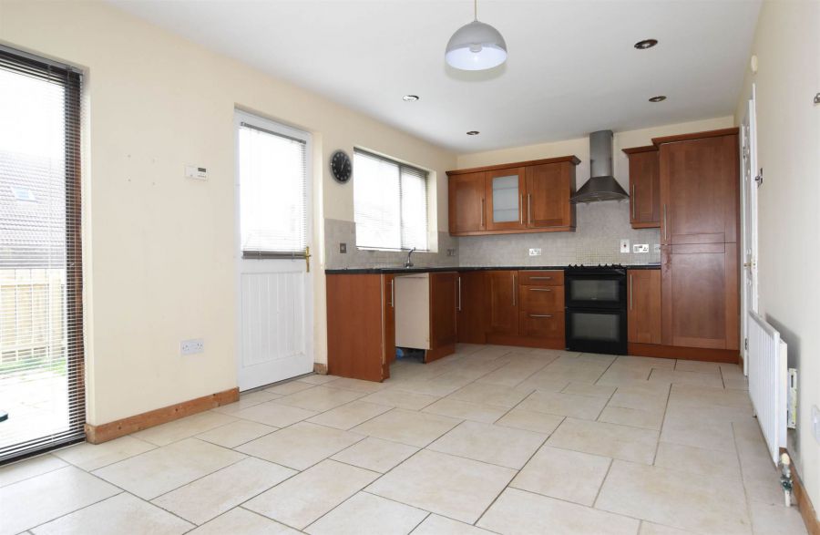 11 Cairndore Crescent