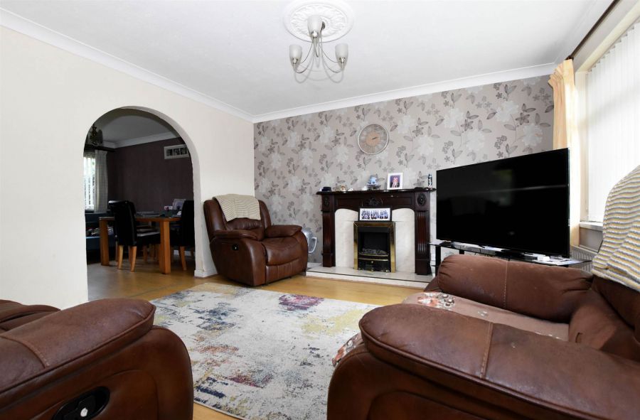 17 Chesterbrook Crescent