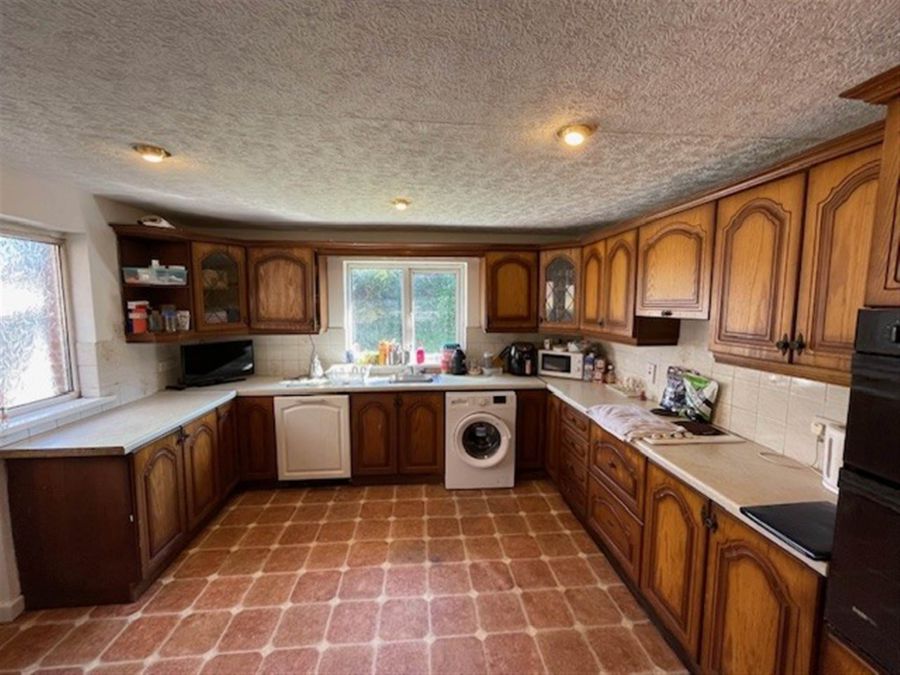 17 Chesterbrook Crescent