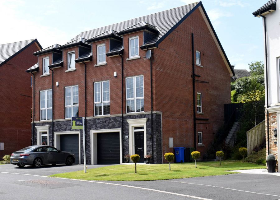 16 Blackwood Crescent