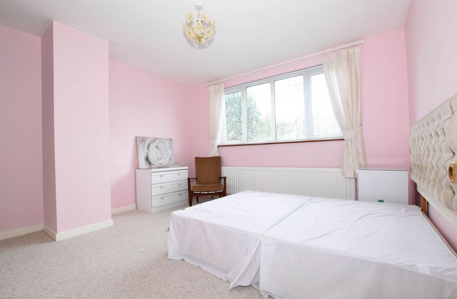 8 Beverley Avenue
