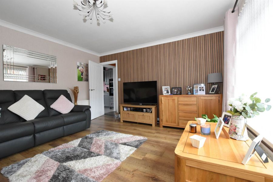 48 Dermott Crescent