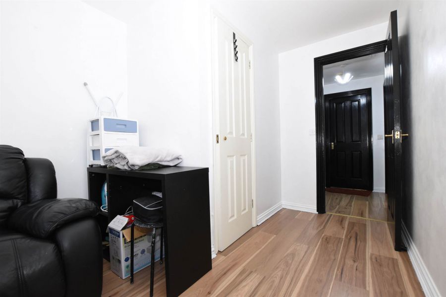 21 Larksborough Avenue