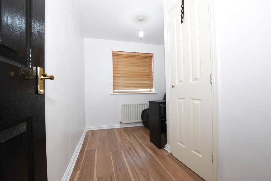 21 Larksborough Avenue