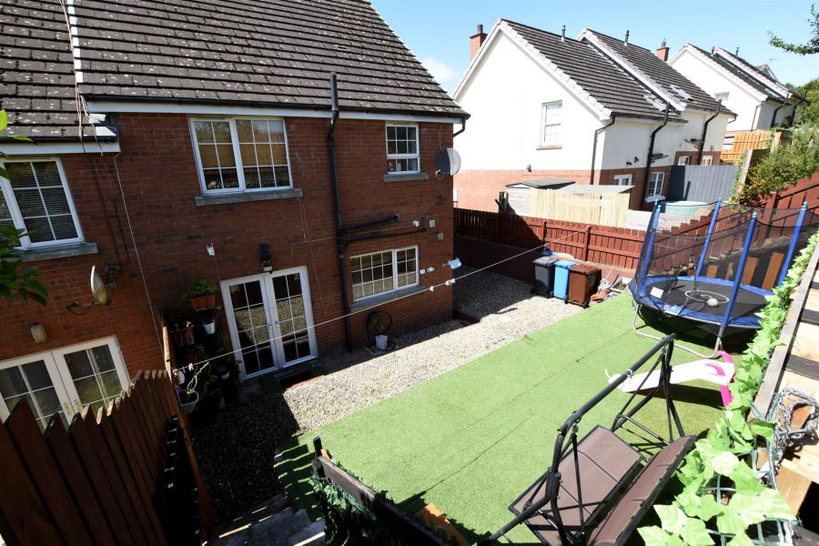 21 Larksborough Avenue