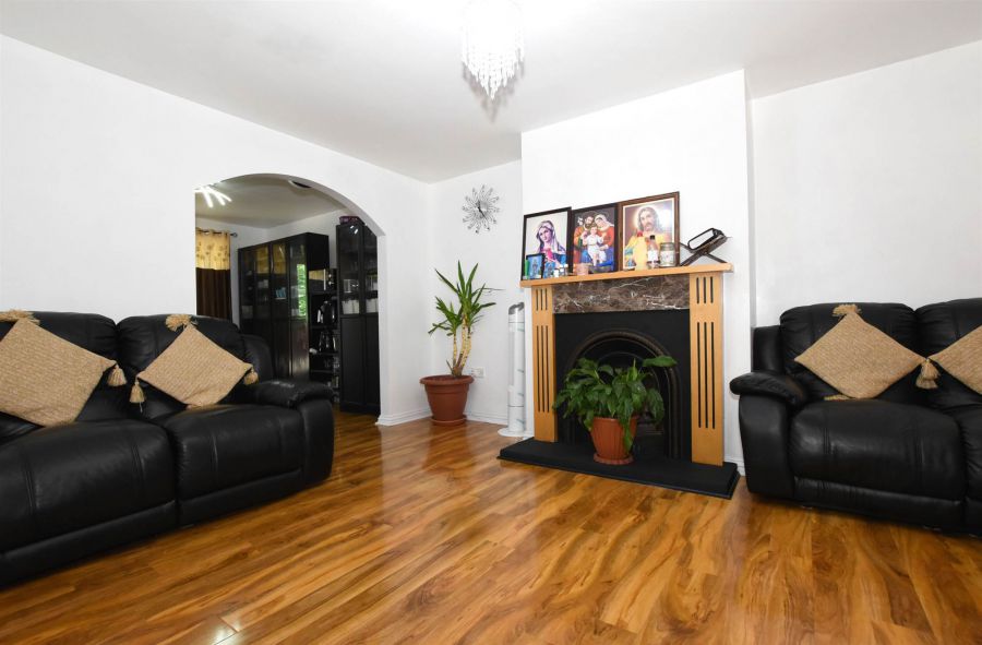 21 Larksborough Avenue