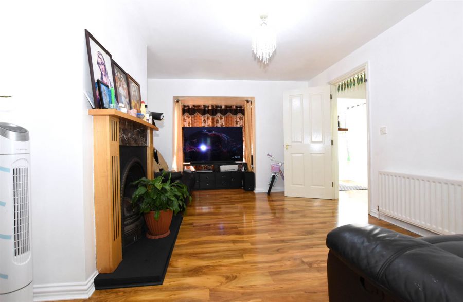 21 Larksborough Avenue